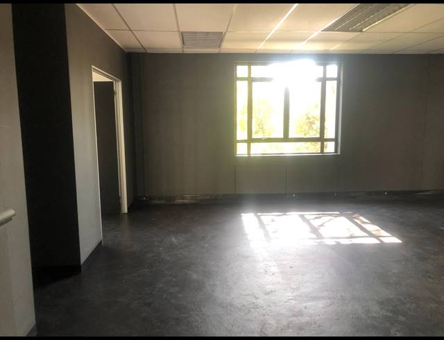 252M² OFFICE TO LET IN HYDE PARK